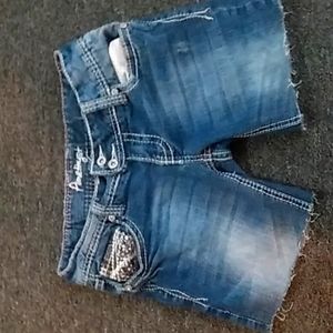 Jean shorts kids size 4, 94 percent cotten, 4 percent polyester, 2 percent spand